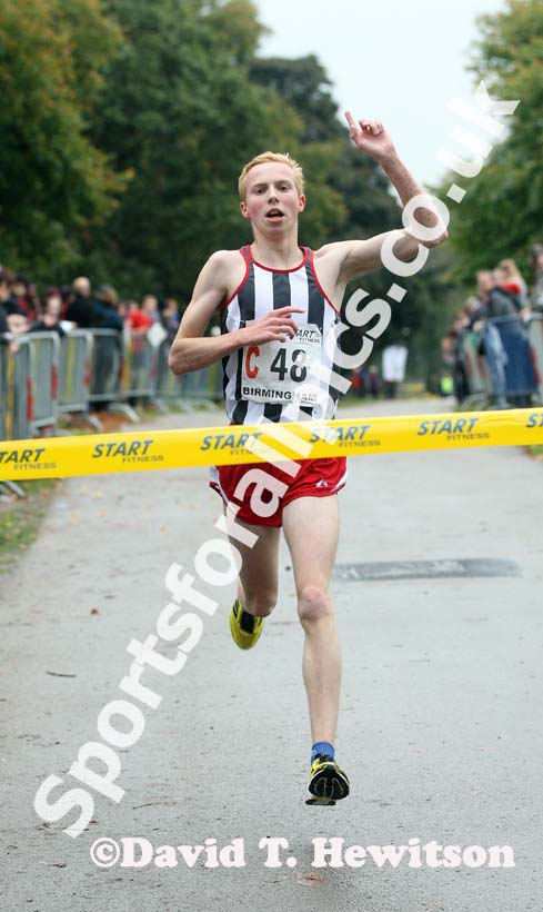 Robbie Lightowler brings Shaftsbury Barnet home to victory in the under-17 men,  ERRA Natioanl Athletes Road Relay. Photo: David T. Hewitson/Sports for All Pics